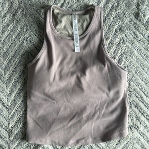 Vuori crop top with the built in bra